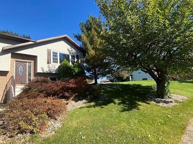 1775 Peachtree Cir, Whitehall, PA 18052 - photo 2