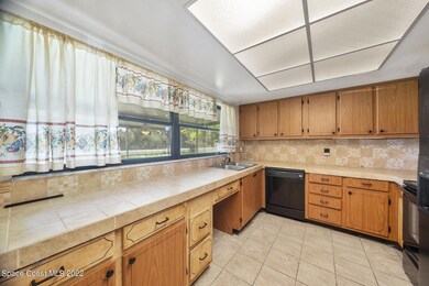 5 - 2739 Riviera Dr (21)