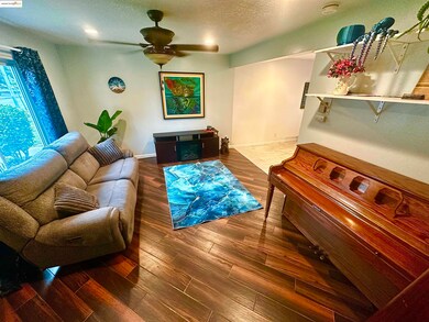 38521 Royal Ann Common, Fremont, CA 94536 - photo 5