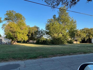 1026 N Dixon St, Gainesville, TX 76240 - photo 2