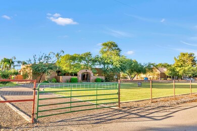 GATED CIRCULAR DRIVEWAY
