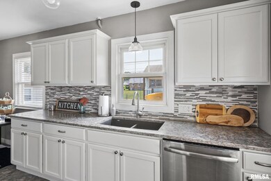 907 W Rusholme St, Davenport, IA 52804 - photo 3