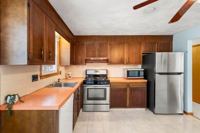 41 Freeport Dr, Burlington, MA 01803 - photo 6