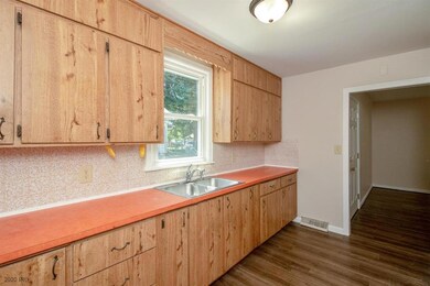 4015 E 32nd St, Des Moines, IA 50317 - photo 5