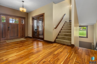 6813 E Limestone Cir, Sioux Falls, SD 57110 - photo 2