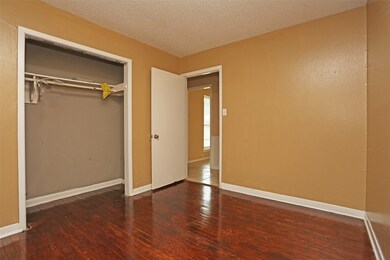 344 Pennington Dr, Alvin, TX 77511 - photo 6