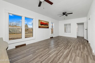 004_Living Room