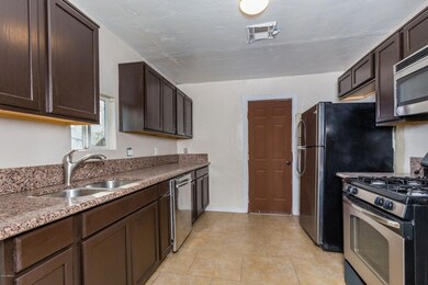 3739_E_Taylor_St_06