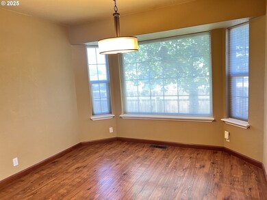 790 W Division Ave, Hermiston, OR 97838 - photo 5