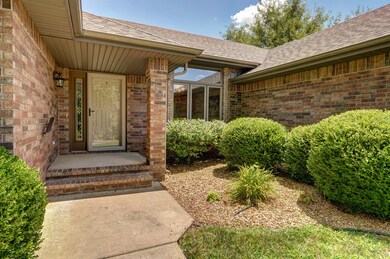 723 E Meramec Ln-5
