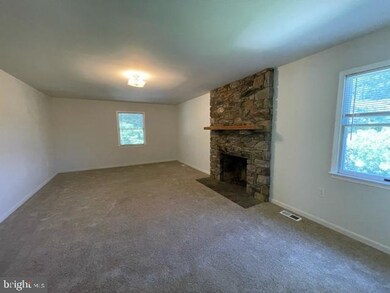 31 E Loudoun St, Round Hill, VA 20141 - photo 6
