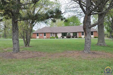 3631 SW Lincolnshire Rd, Topeka, KS 66614 - photo 2