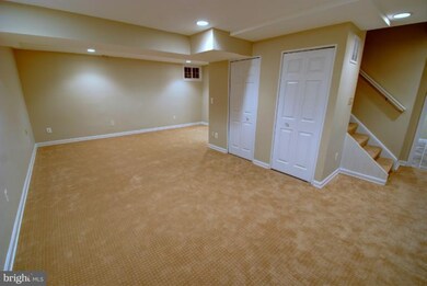 10125 Schoolhouse Woods Ct, Burke, VA 22015 - photo 6