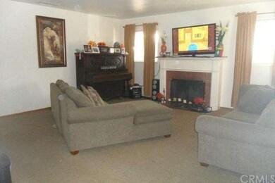 Large living room with fireplace!!
