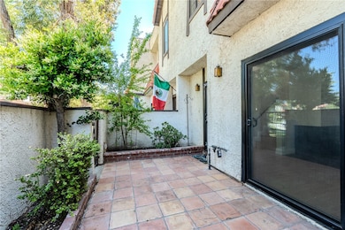 27666 Nugget Dr unit 3, Canyon Country, CA 91387 - photo 3