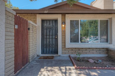 1017 W Laguna Dr Tempe AZ-large-003-1-En