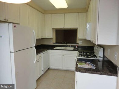 2497 Angeline Dr unit 101, Herndon, VA 20171 - photo 5