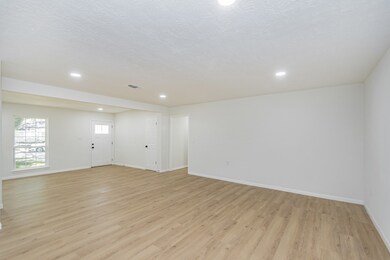 611 Briarwilde Ct, Alvin, TX 77511 - photo 5