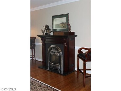 Living Room - Gas fireplace in formal living room