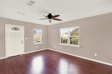 313 S Durant St, Alvin, TX 77511 - photo 4