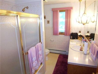 Bathroom. 1ST FLR. FULL BATH.