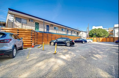 1903 Commonwealth St unit 17, Houston, TX 77006 - photo 4