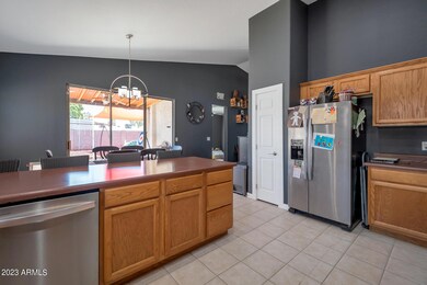 Eat-in Kitchen