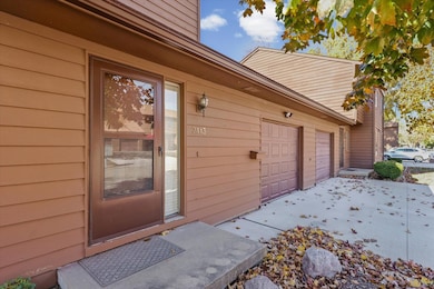 2113 Sunview Dr, Champaign, IL 61821 - photo 3