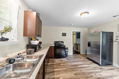 729 N Robinson St, Cleburne, TX 76031 - photo 6