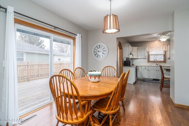 719 N 5th St, Grand Forks, ND 58203 - photo 5