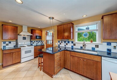 1036 Daley St, Edmonds, WA 98020 - photo 7