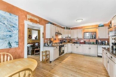 5 Pleasant St unit 2, Lincoln, NH 03251 - photo 3