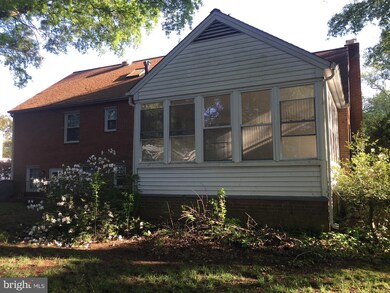 914 Waynewood Blvd, Alexandria, VA 22308 - photo 2