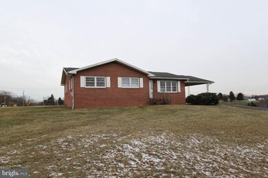 822 Jenny Wren Dr, Martinsburg, WV 25404 - photo 2