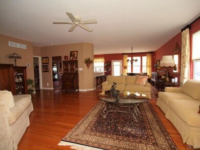 1788 Creekview Ct, Macungie, PA 18062 - photo 4