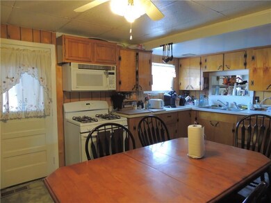 Huge open family farm kitchen like...