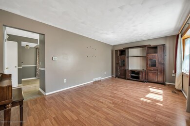07-1314 Berten St-WindowStill-Real-