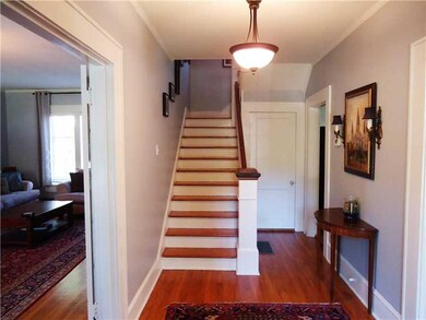 Entry/Foyer.