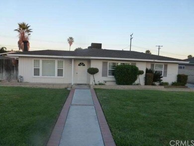 STRAIGHT FRONT VIEW TO ENTRANCE-NICE LAWN WITH CON