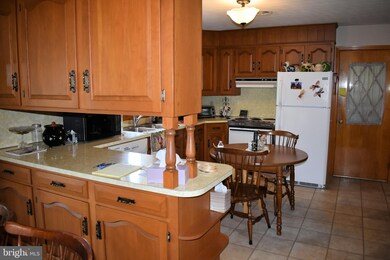 2935 Roosevelt Dr, Chambersburg, PA 17201 - photo 4