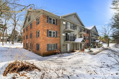 7 Saint James Place unit 724, Nashua, NH 03062 - photo 4