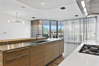Contrasting Cabinets