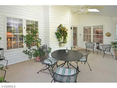 Porch - Beatiful Screened Porch with Ceiling Fan, 