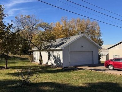 619 E 7th St, Cameron, MO 64429 - photo 2