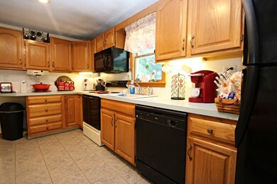 39 Thurlow St, Georgetown, MA 01833 - photo 6