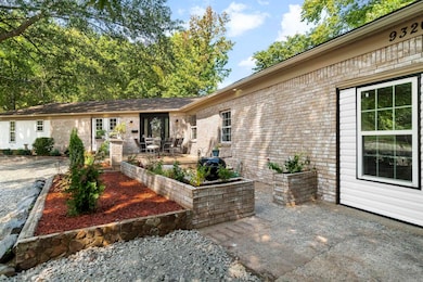 9320 Cloverhill Rd, Little Rock, AR 72205 - photo 6