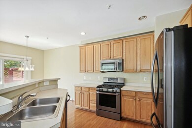 21033 Sojourn Ct, Germantown, MD 20876 - photo 4