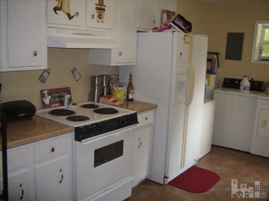 312 S Campbell St, Burgaw, NC 28425 - photo 6