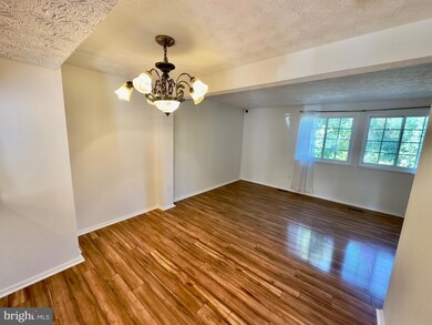 8276 Mary Lee Ln, Laurel, MD 20723 - photo 5