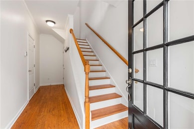 Great entry to greet your guests with a large unde